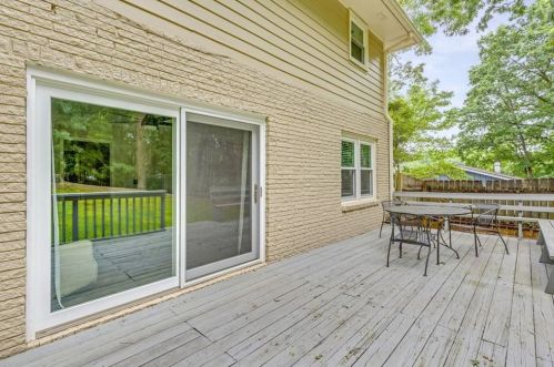 6896 Lockridge Dr, Atlanta GA  30360-1515 exterior