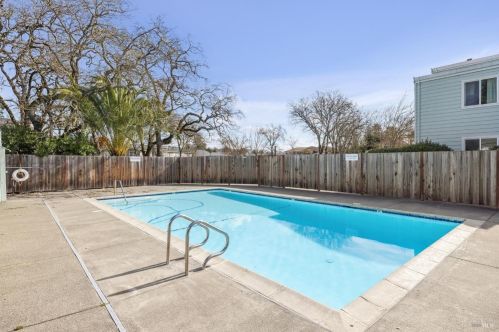 150 Courtyards, Windsor CA  95492-9542 exterior