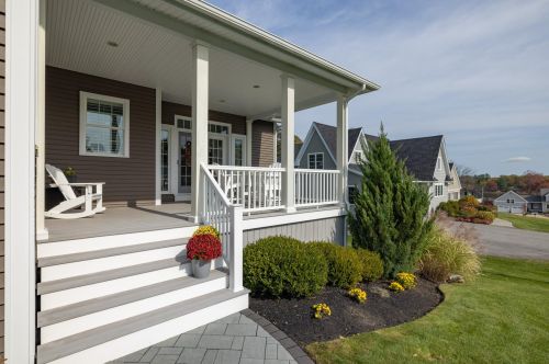 26 Shore Ln, Dover, NH 03820-4723