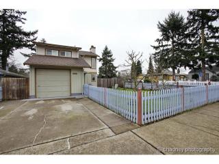 6240 71 Ave, Portland OR  97223-9365 exterior