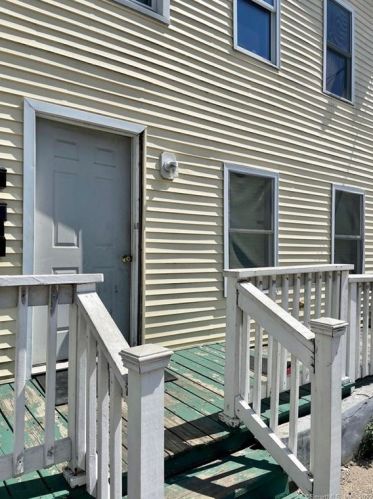 8 Bouton St, Norwalk, CT 06854-3519