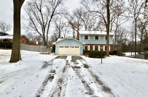 6125 Robin Ln, Bull Valley, IL 60014-6412