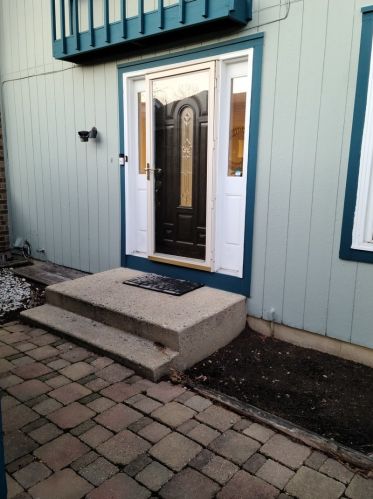 283 Edgewater Dr, Hanover Park, IL 60108-1946
