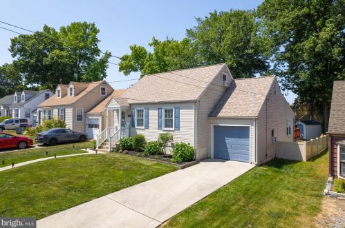 902 Maple Ave, Camden, NJ 08107-2422