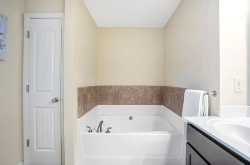 1186 Laurel Valley Ct, Buford GA  30519-8133 exterior