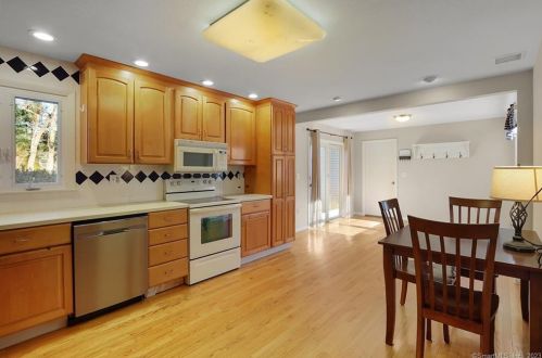 54 Saginaw St, Wapping CT  06074-2122 exterior