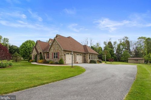 2360 Croll School Rd, York, PA 17403-9308