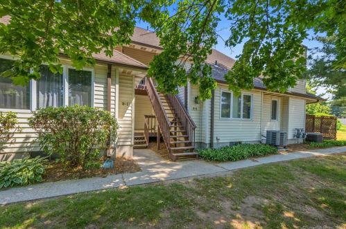 8 Arthur Dr, Wapping, CT 06074-3646