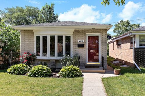 4339 Church St, Skokie IL  60076-1639 exterior