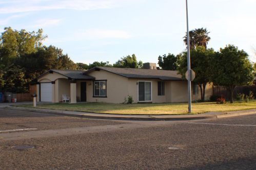 2702 Evelyn Ln, Dos Palos, CA 93620-2119