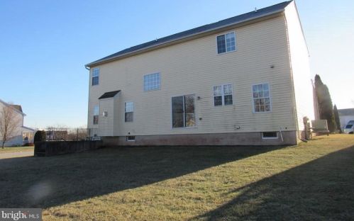 1125 Stone Gate Dr, York, PA 17406-6051