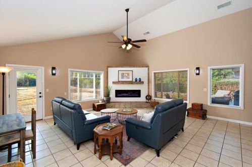 1236 Bradley St, Riverside CA 92506-5408 exterior