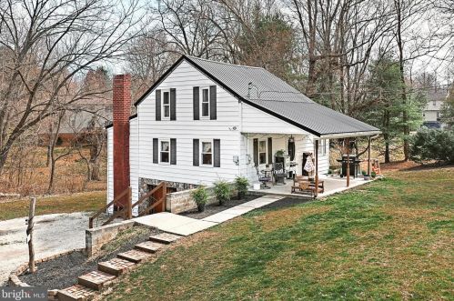 713 Pumping Station Rd, Hanover, PA 17331-9305