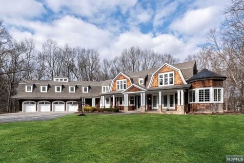 111 Fardale Ave, Mahwah, NJ 07430-2996