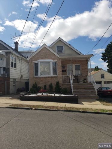 109 Hendel Ave, North Arlington, NJ 07031-5911