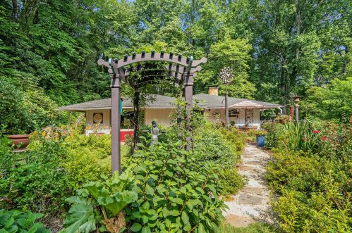 1105 Moses Rd, Rabun Gap, GA 30568-3411