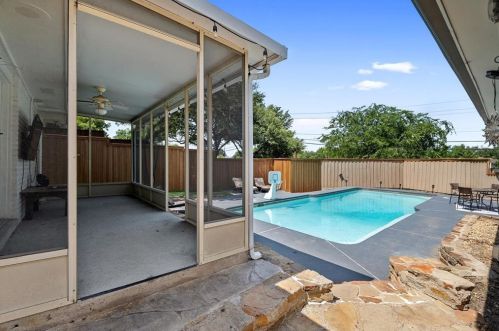 7305 Crofton Dr, Dallas TX  75231-4807 exterior