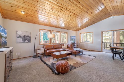 10655 Snowshoe Cir, Truckee CA  96161-2007 exterior