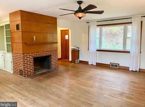 71 Laurel Ln, Pilesgrove, NJ 08098-2405
