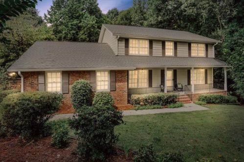 5038 Heatherdale Ln, Atlanta GA  30360-1669 exterior