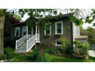 40 Fairview Ave, Westerly, RI 02891-2751