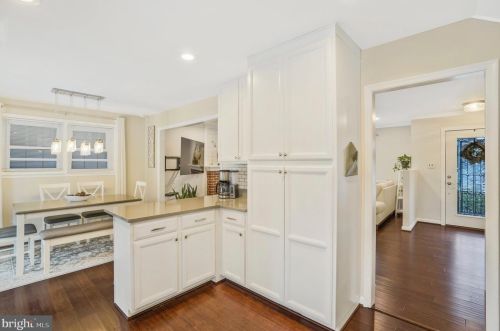 7604 Gresham St, Springfield VA  22151-2933 exterior