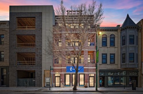 3058 Lincoln Ave, Chicago IL  60657-4208 exterior