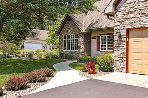 2479 Hillwood Dr, Saint Paul, MN 55119-5524