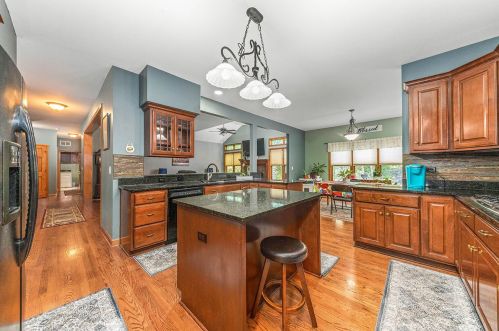 5 Crenshaw Ct, Lemont IL  60490-6614 exterior