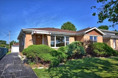 8642 Ozark Ave, Niles IL  60714-2823 exterior