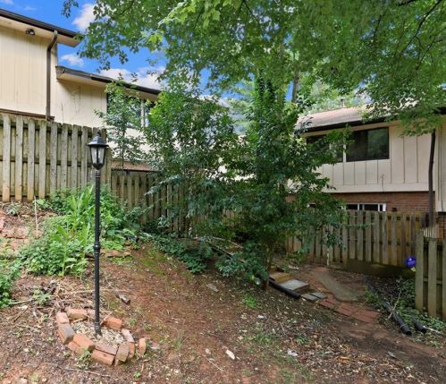 2501 Bradford Sq, Atlanta GA  30345-1338 exterior