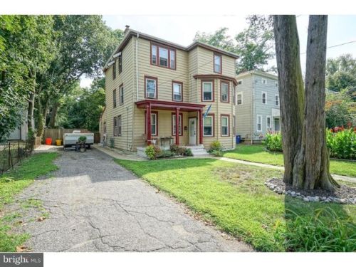 18 Church St, Beverly, NJ 08010-3527