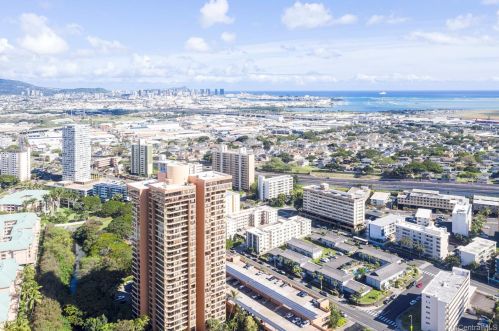 5333 Likini St, Honolulu HI  96818-1762 exterior