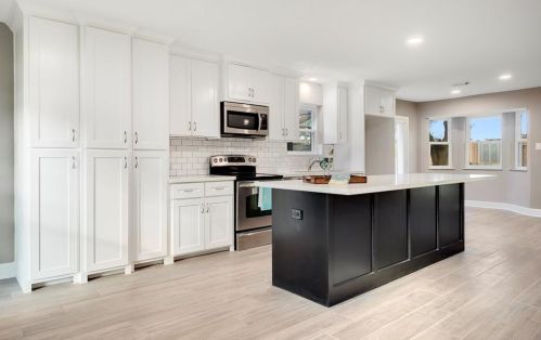 1741 Hialeah, Taylor Lake Village TX 77586-2938 exterior