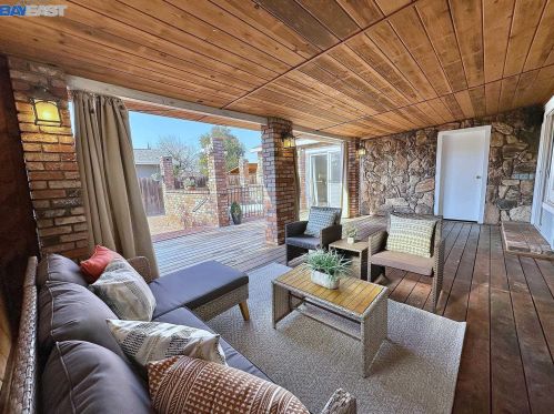 479 Hillcrest Ave, Livermore, CA 94550-3459