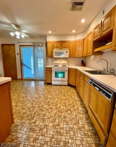 73 Lawrence Dr, Hackettstown NJ  07840-2525 exterior