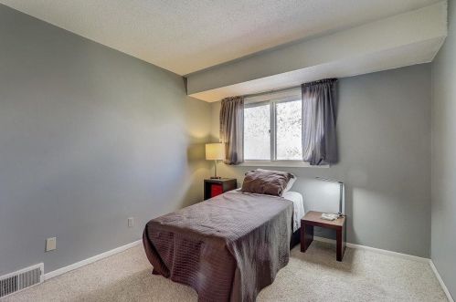 1681 Hickory Hill Dr, Saint Paul MN  55122-2527 exterior