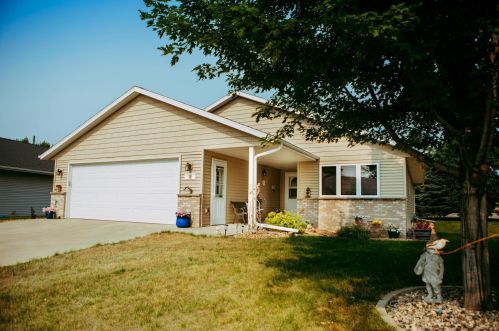 12 Townhouse Rd, Morris, MN 56267-4717