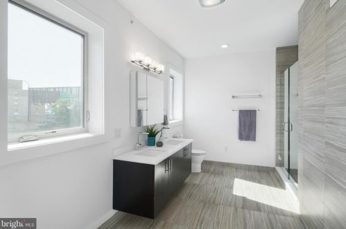 146 Front St, Philadelphia PA 19106-0020 exterior