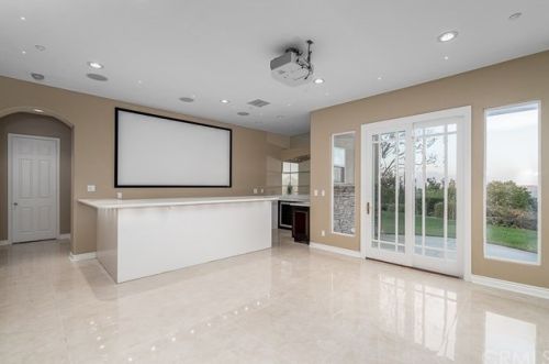 7300 Chateau Rdg Ln, Riverside CA  92506-7542 exterior