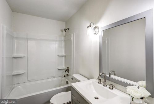 1509 Robert Rd, Lancaster PA  17601-5632 exterior