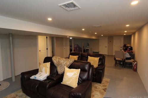 75 Ridge Dale Rd, Upper Stepney CT  06468-1244 exterior