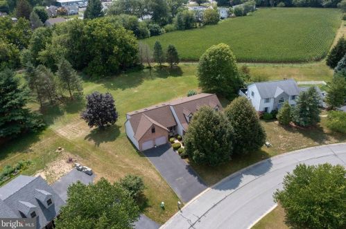 2616 Standardbred Dr, Lancaster PA  17603-4161 exterior