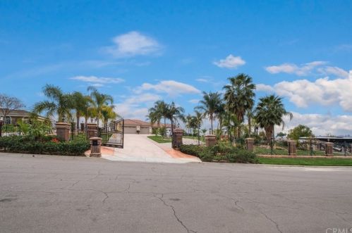 16085 Reiner Cir, Riverside, CA 92504-6144