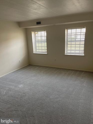 32 Valleybrook Dr, Lancaster PA  17601-4617 exterior