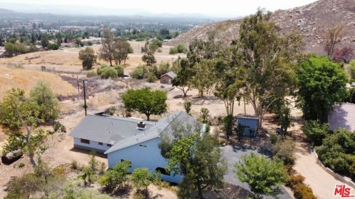 2569 Mt Vernon Ave, Riverside CA  92507-3202 exterior