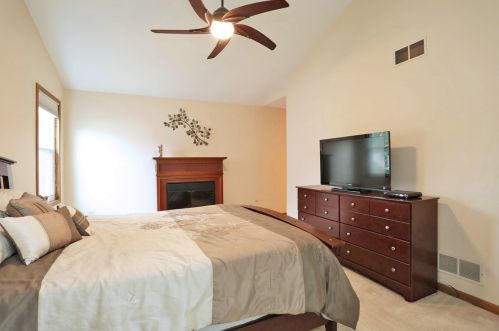 809 Burning Trl, Carol Stream IL  60188-9148 exterior