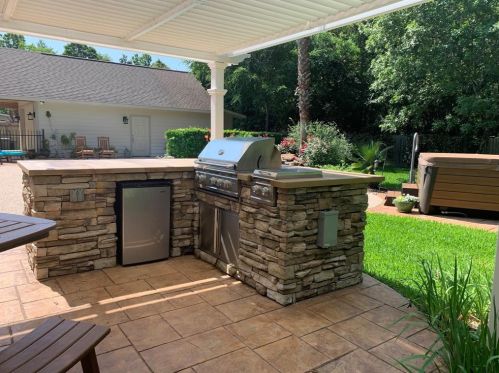 1612 Sweet Gum St, Conroe TX  77385-9530 exterior