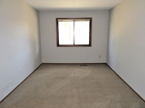 5978 Fernwood St, Saint Paul MN  55126-8462 exterior