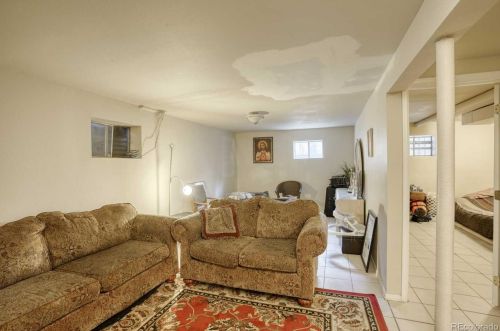 1060 Naples Way, Aurora CO 80017-3170 exterior